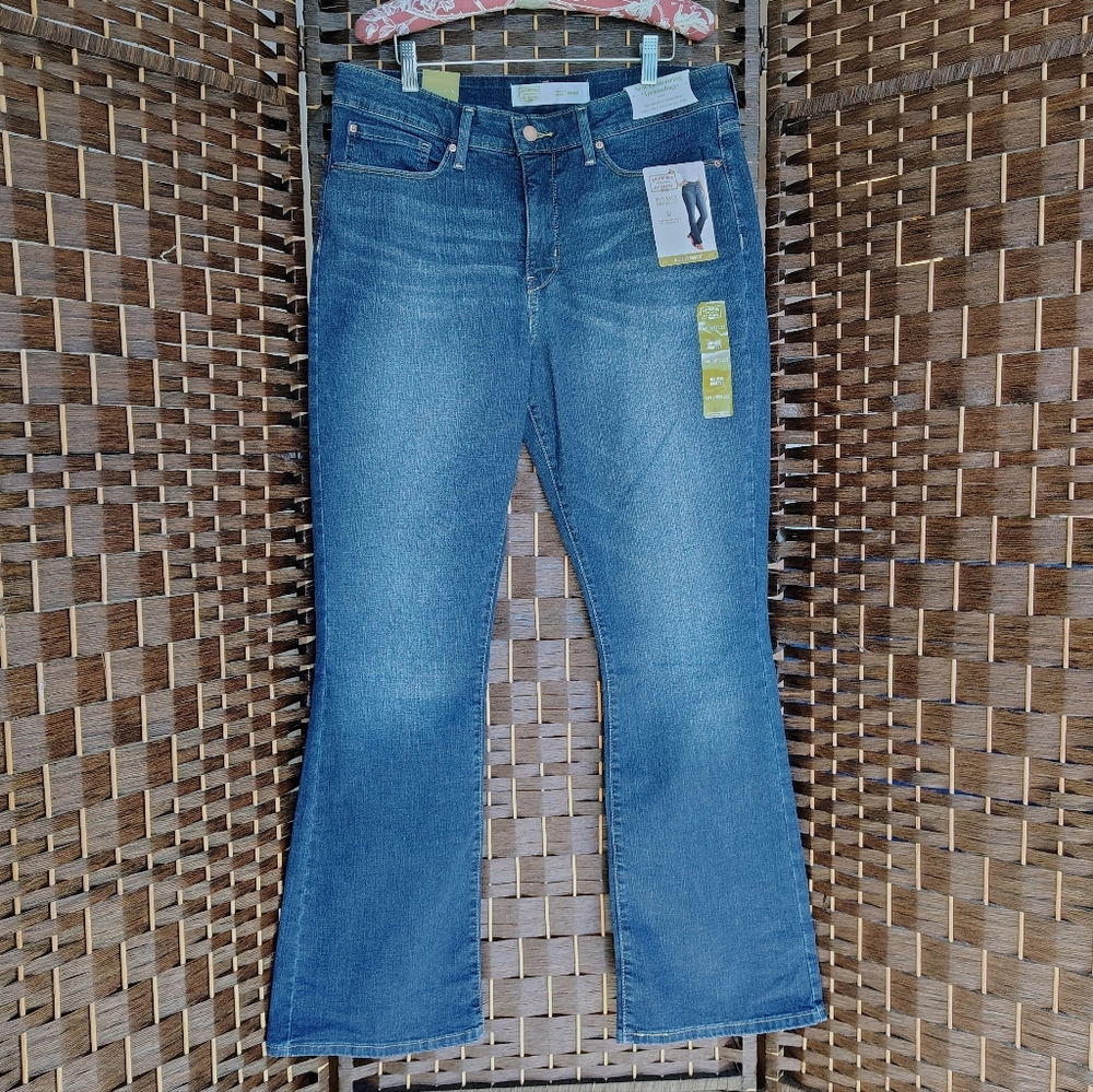 Levi Strauss Totally Shaping Boot Cut Jeans Mid-Rise Tummy Panel